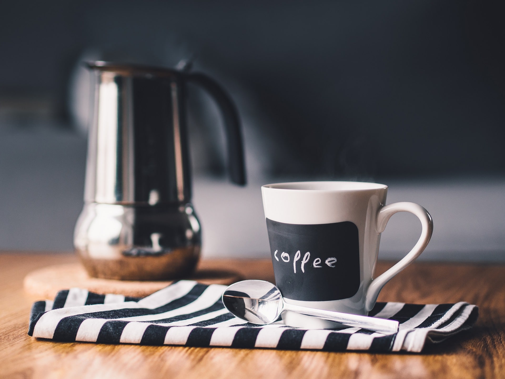 coffee mug with freshly roasted coffee